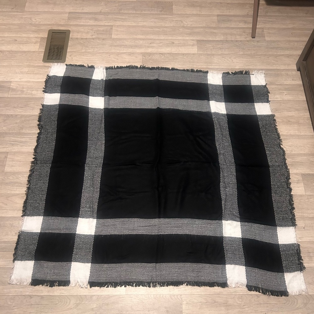 Elegant Soft Black and White Plaid Scarf
